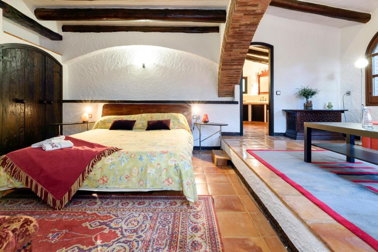 Masia Can Manent Del Bosc S XVIII Santa Eulalia de Ronsana Экстерьер фото